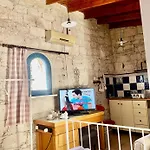 Cornaro House Άρσος