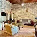 Cornaro House * Άρσος